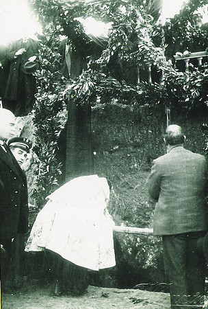1912 Primera pedra Estacio Enologica