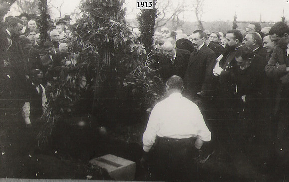1913a Primera Pedra Estacio Ennologica