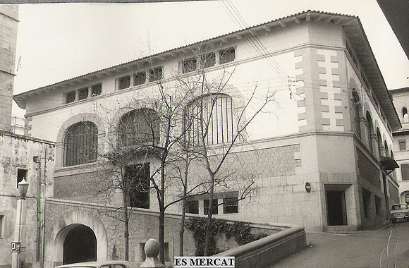 1893 Es Mercat