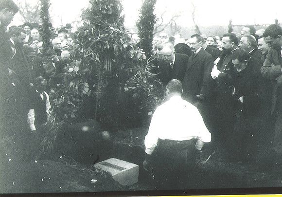 1912 Colocacio primera pedra - Estacio Enologica