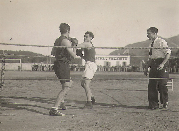 1934 Boxes al camp de futbol