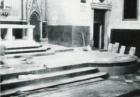 1959c Reforma del Presbiteri - Posaren el tres escalons liturgics urgits pel Bisbe  Eciso
