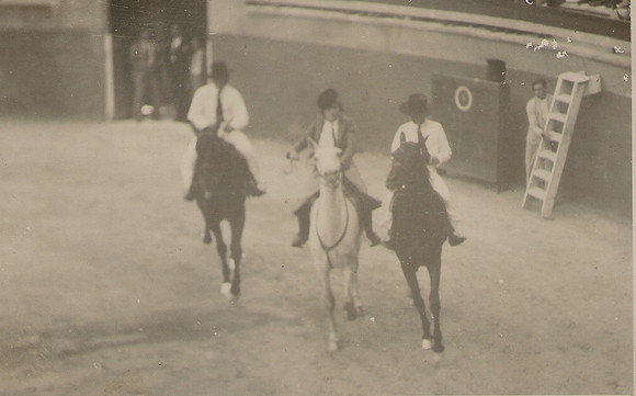 1929 Explorar