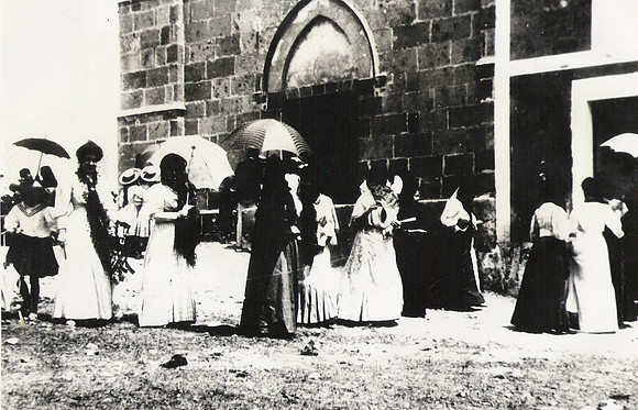 1896 Es Port sortint de missa