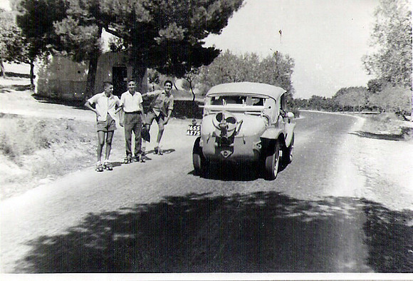 064 1960 COCHE ANFIBIO
