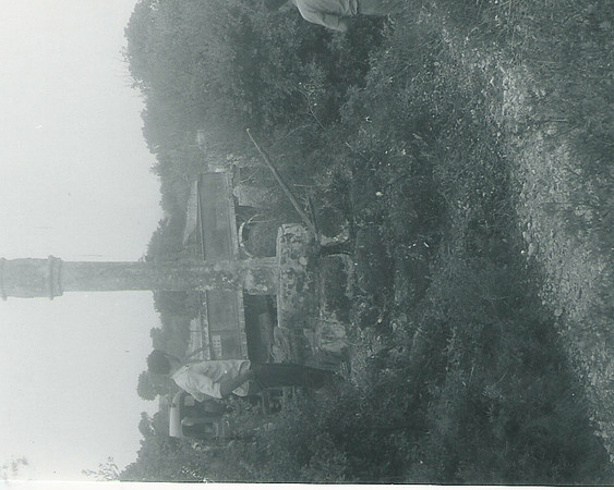 1971a Instalant Creu de Terma